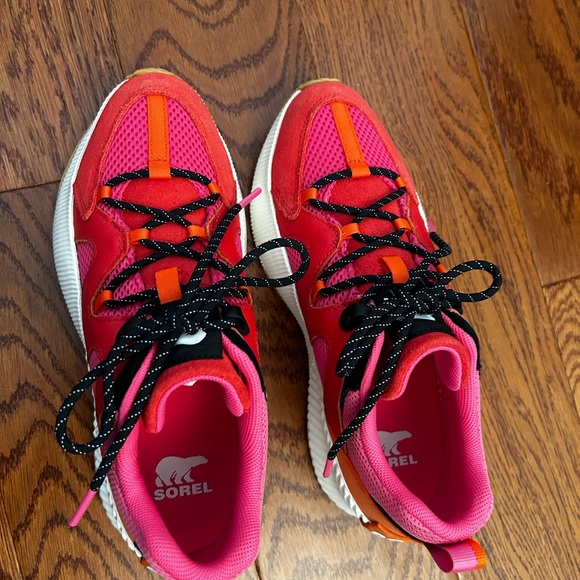 Sorel waterproof sneaker - Picture 1 of 4